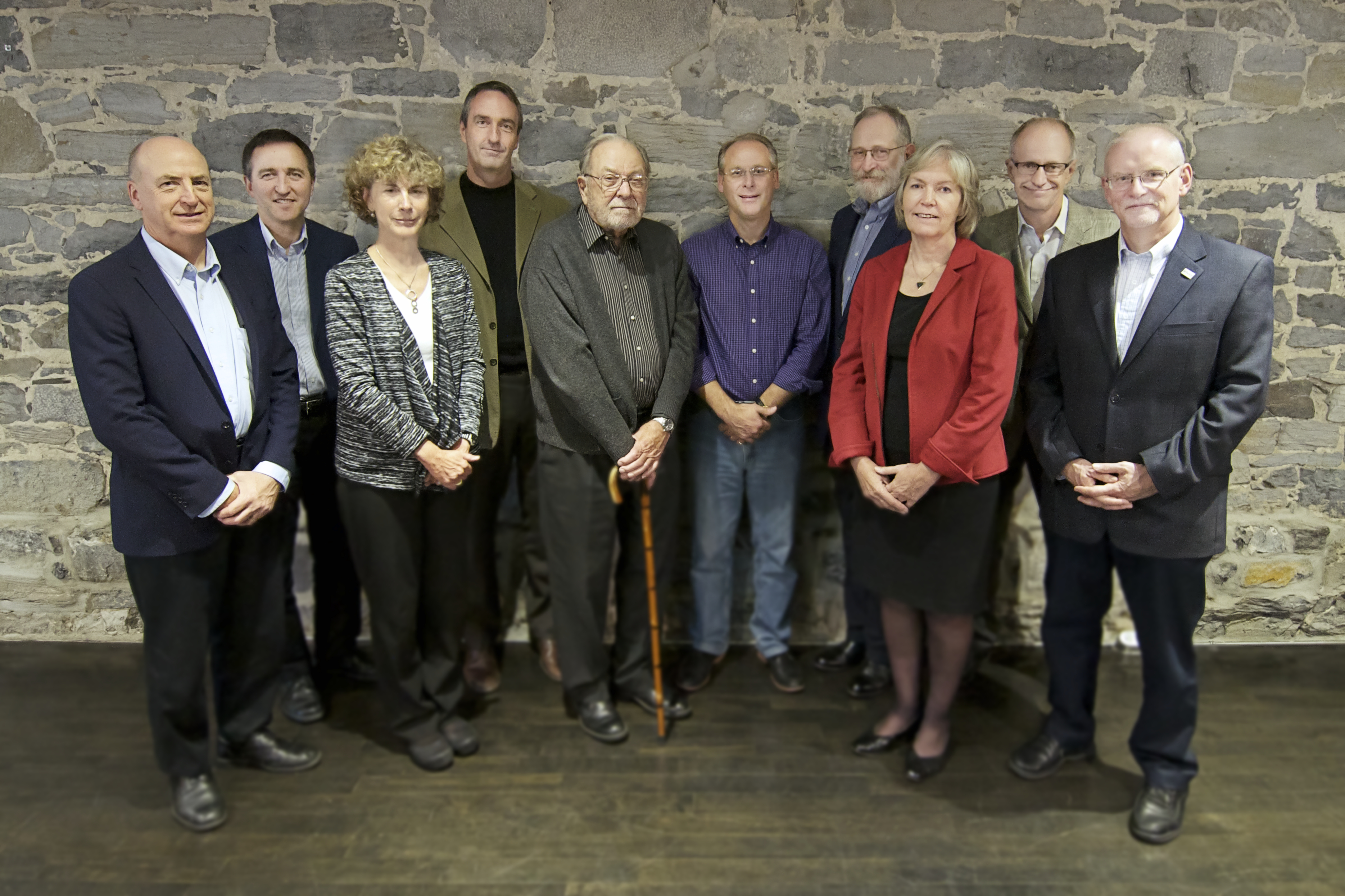 Photo de groupe de la Commission de l'écofiscalité du Canada